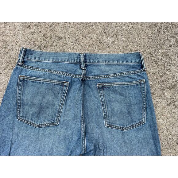 GAP Pants Men Size 33 X 30 Medium Wash Relaxed Straight Denim Blue Jeans Casual - Picture 7 of 7